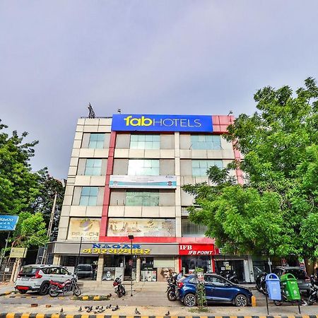 Leo Hotel Ahmedabad Exterior foto