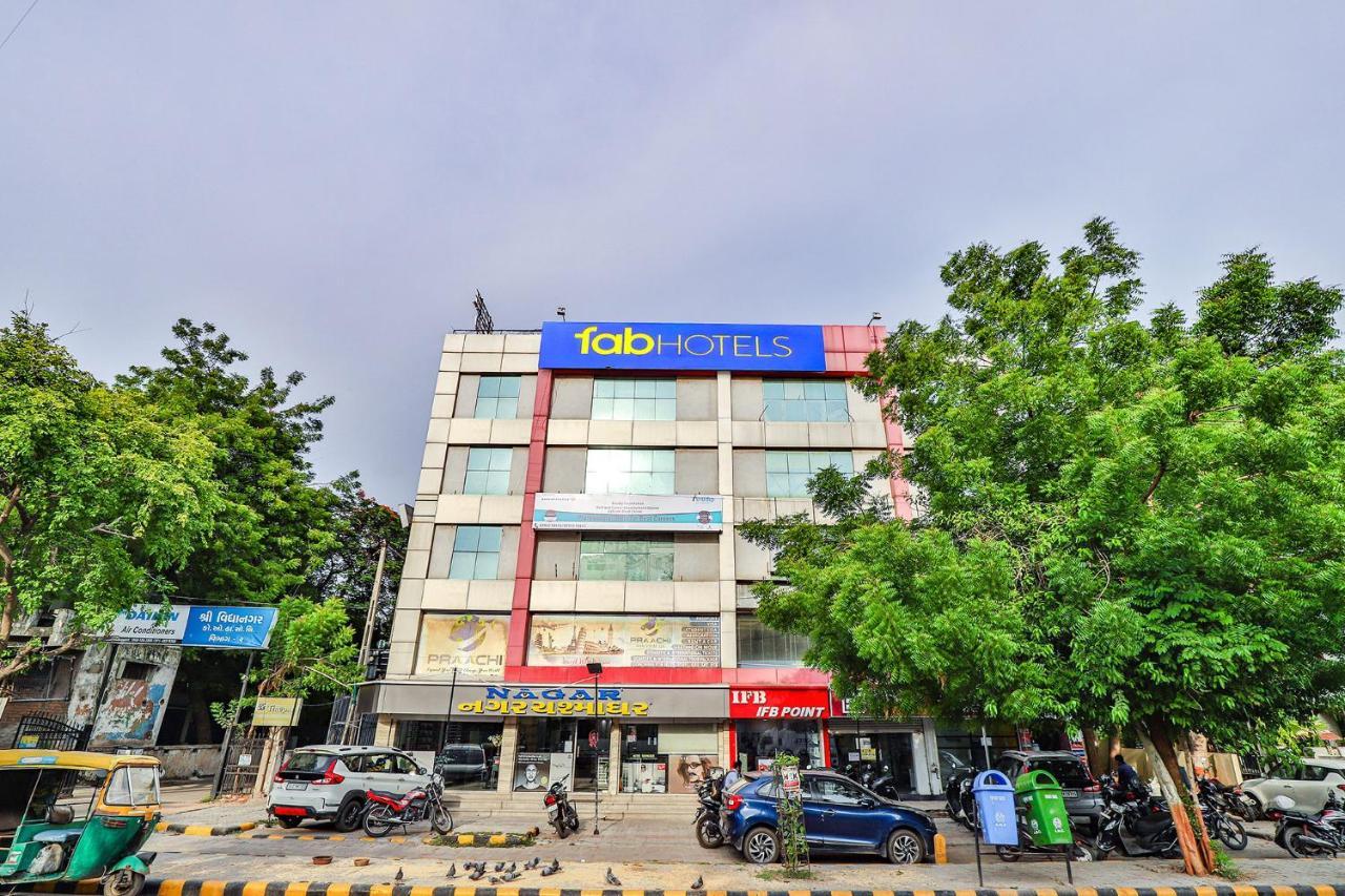 Leo Hotel Ahmedabad Exterior foto